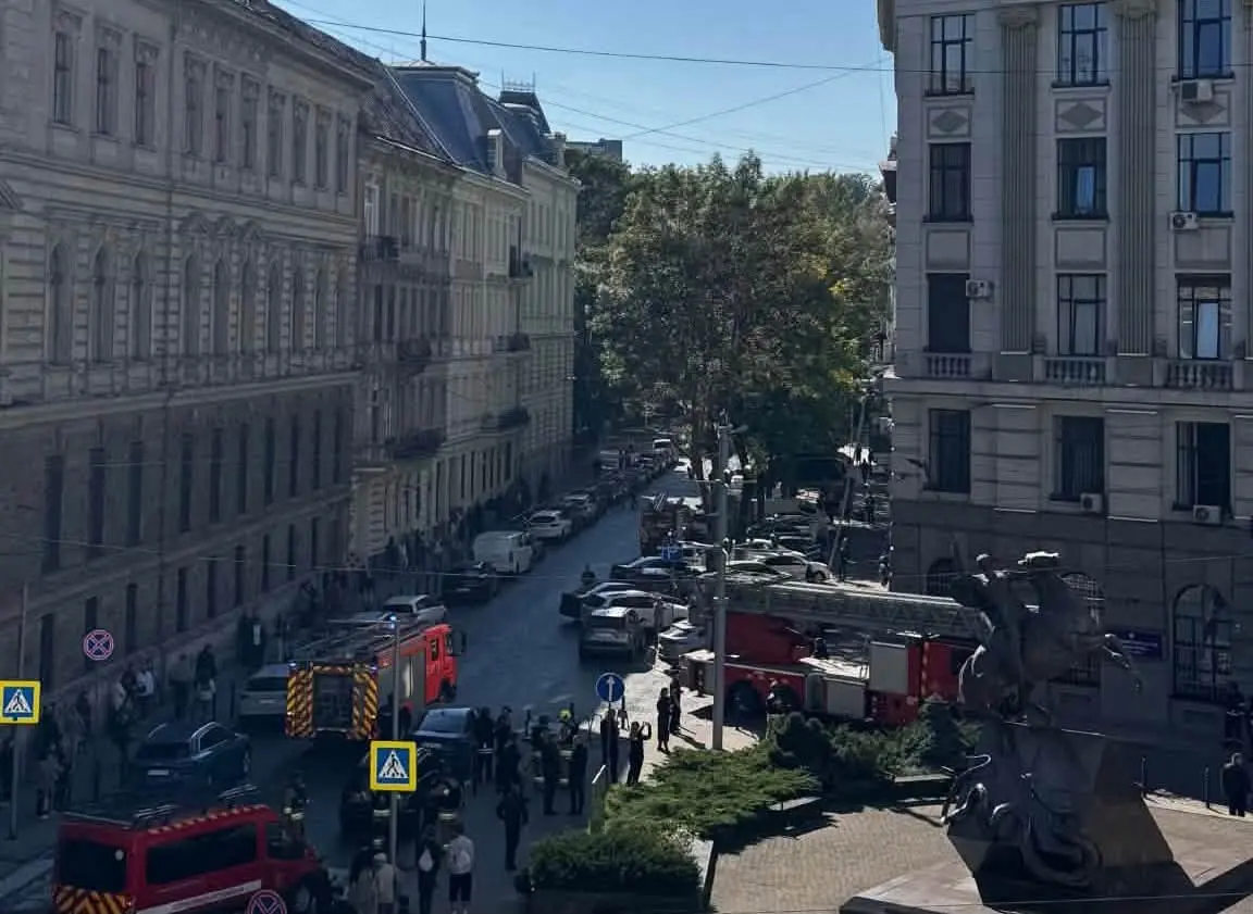 Затори у центрі Львова / фото: Igor Zinkevych