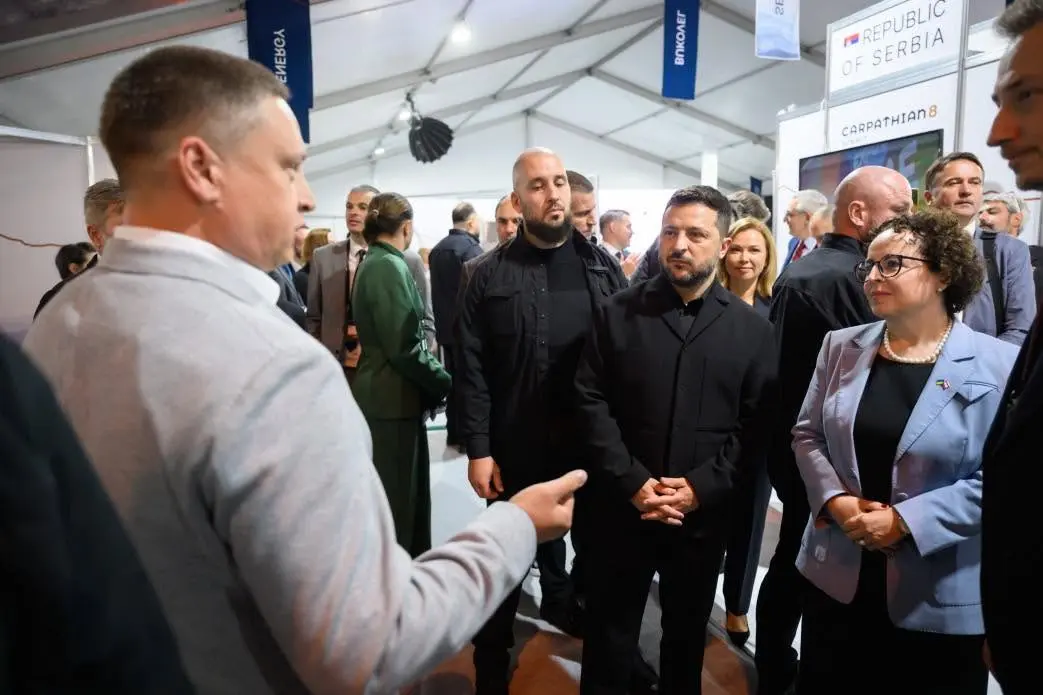 Гендиректор ТОВ “Вітряні парки України” Владислав Єременко (зліва) на Карпатському економічному форумі, вересень 2026