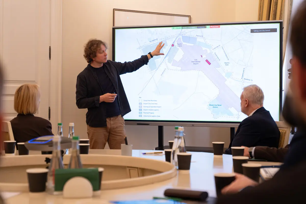 Ректорам університетів презентували перспективи розвитку львівського аеропорту та транспортної інфраструктури / фото ЛМР