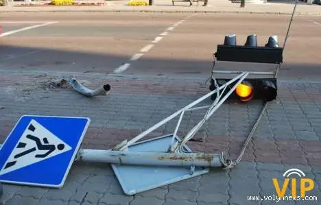 Ситуація на дорогах Львова: на Науковій збили світлофор