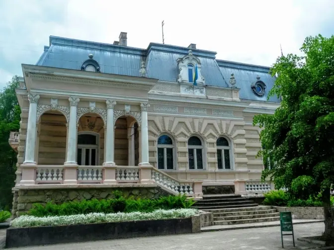 Місто на Львівщині ознакує пам’ятки культурної спадщини «Блакитним щитом»