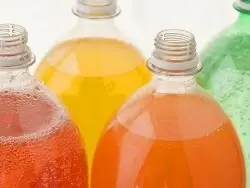 Жінкам шкідливо пити солодку газовану воду