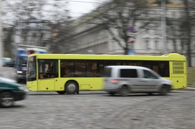 Перевізники Львова попередили про колапс в роботі громадського транспорту, якщо не підняти вартість