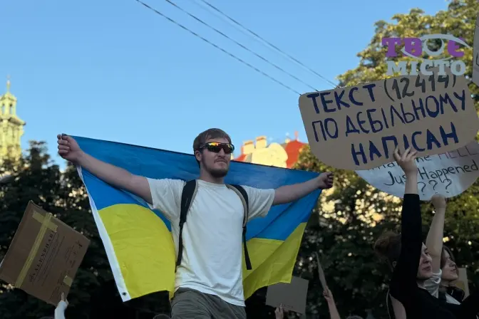 У Львові люди знову вийшли на акцію протесту та новий закон про «незалежність антикорупційних інституцій». Підсумки доби