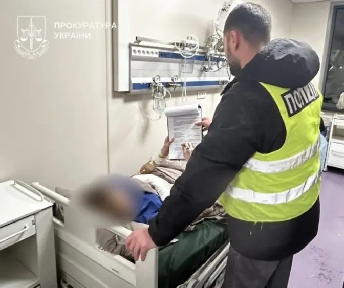 Напад з ножем у школі Києва: підлітку повідомили про підозру у замаху на життя вчительки та учня