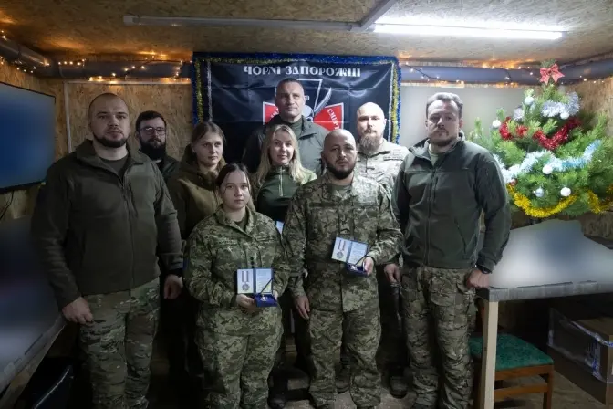 Віталій Кличко зустрів Новий рік на фронті разом із військовими та передав допомогу від Києва