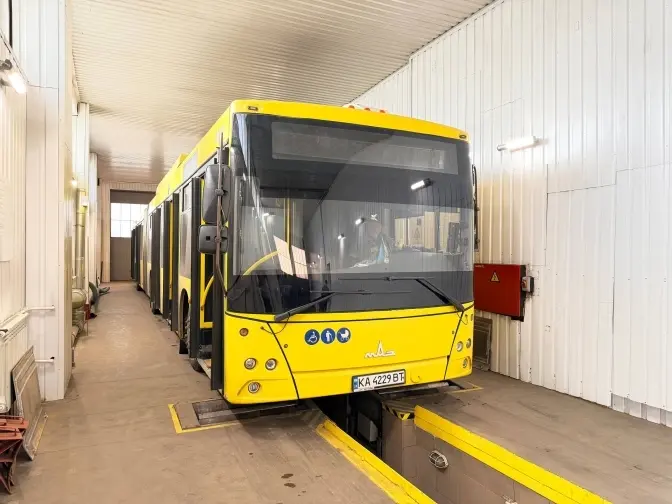 У Києві проводять планове техобслуговування автобусів