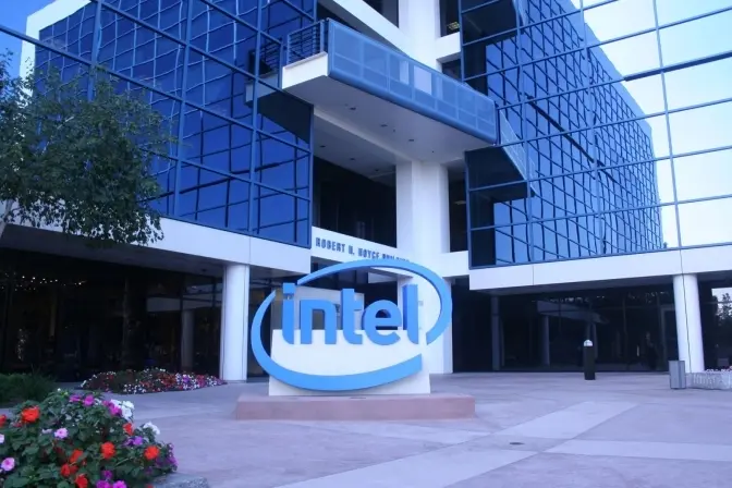 Американський комп’ютерний виробник Intel зупинив діяльність в росії