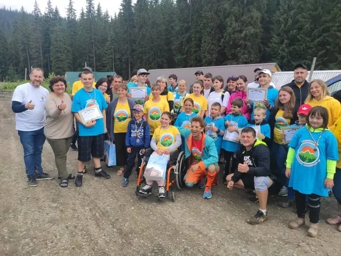 Сорок дітей з інвалідністю з Львівщини піднялися на Говерлу та встановили рекорд