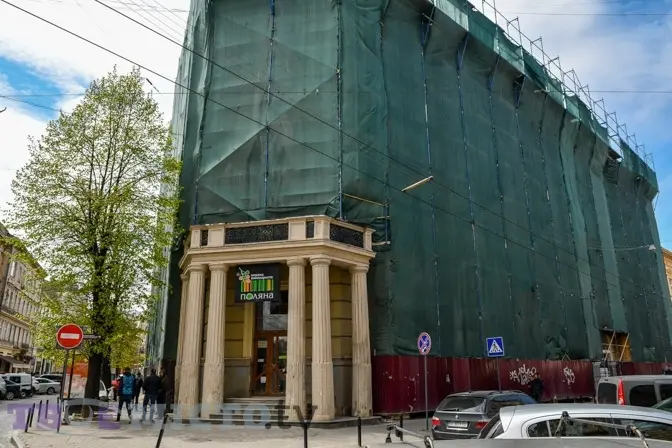 Надбудову в пам’ятці архітектури на Січових Стрільців хочуть опустити до рівня даху