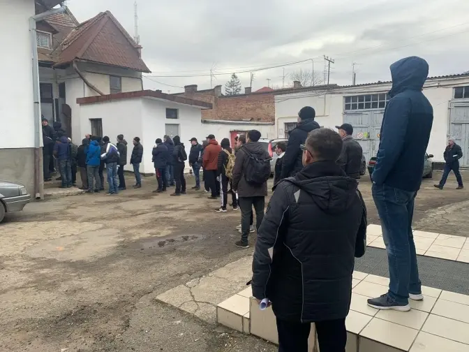 Коли на Львівщині почнуть видавати зброю добровольцям