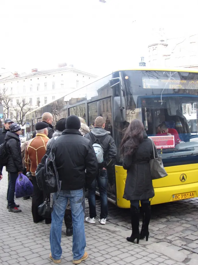 Від завтра у Львові зі змінами їздитимуть 14 маршруток. Схеми