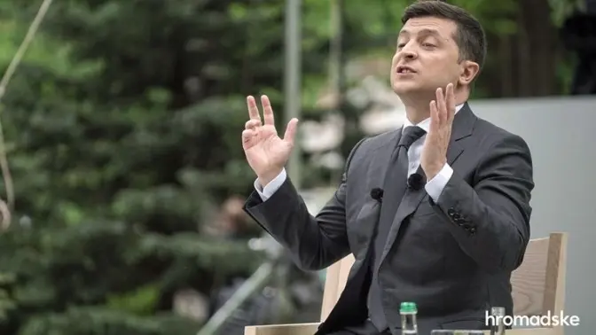 Буду думати, у мене є чим... Головне з пресконференції Зеленського у форматі «на галявині»