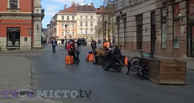 Молодим тут не місце. Кого найчастіше звільняли у Львові під час карантину