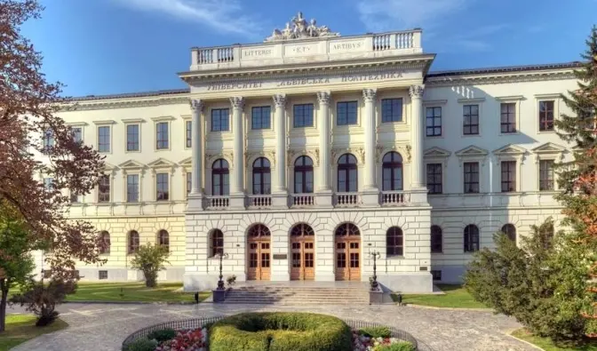 У топ-10 найкращих університетів України потрапив лише один львівський виш