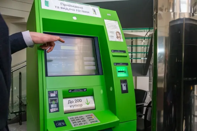 Термінали Приватбанку розпізнаватимуть обличчя та голосові команди
