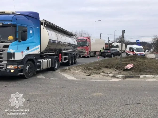 На об’їзній Львова сталася ДТП з потерпілими