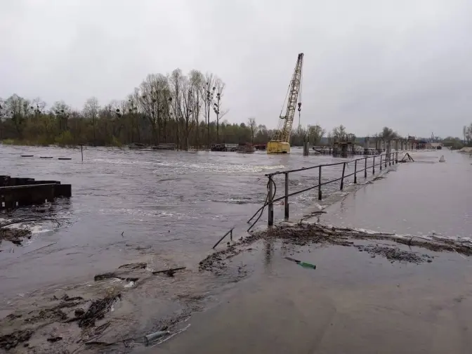 Водопіллям затопило тимчасову переправу біля Іванкова на Київщині