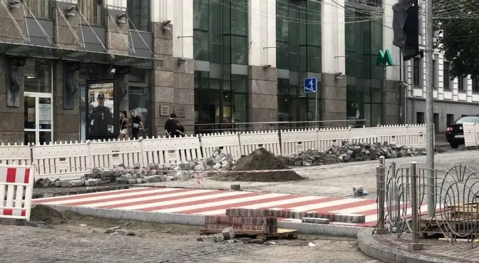 У центрі Києва нарешті з’явиться наземний пішохідний перехід