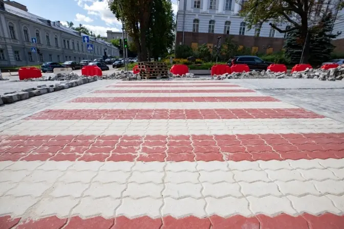У Києві на вул. Богдана Хмельницького влаштовують дублювальний наземний перехід. Деталі капремонту у центрі
