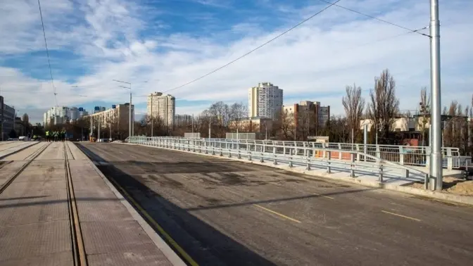 У Києві на місяць перекриють рух транспорту на з’їздах із вулиць Олени Теліги та Дегтярівської