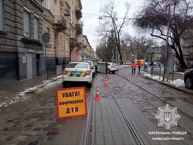 На вулиці Генерала Чупринки у Львові сталася ДТП. Рух ускладнений