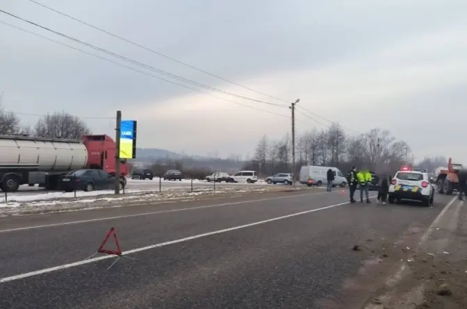 На Львівщині сталася ДТП з потерпілими. Дорога повністю перекрита. Оновлено