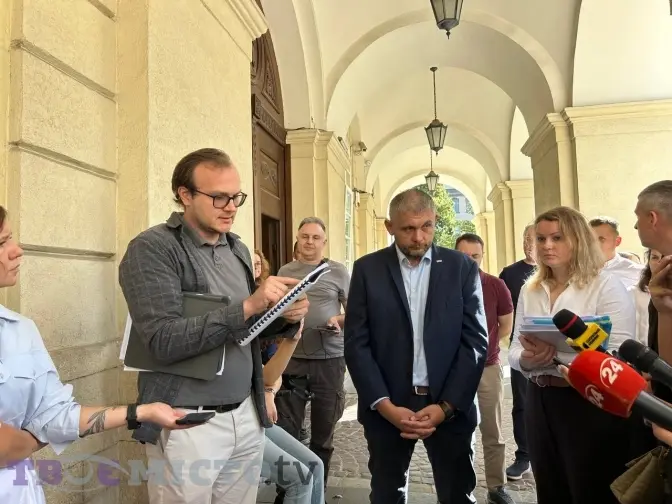 Заступник мера Львова Андрій Москаленко та представник польської компанії-підрядника Кшиштоф Хабієр / Твоє місто