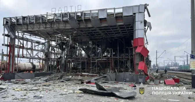 У Фастові демонтують зруйнований обстрілом вокзал і збудують новий