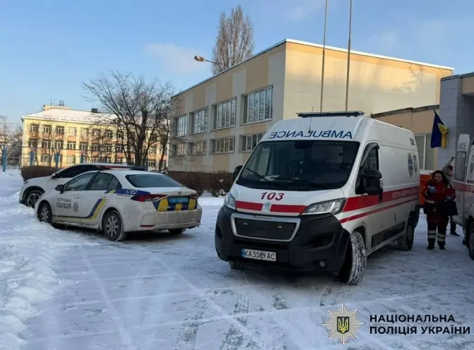 Після нападу з ножем у школі Києва в Раді заговорили про пропускні рамки у закладах освіти