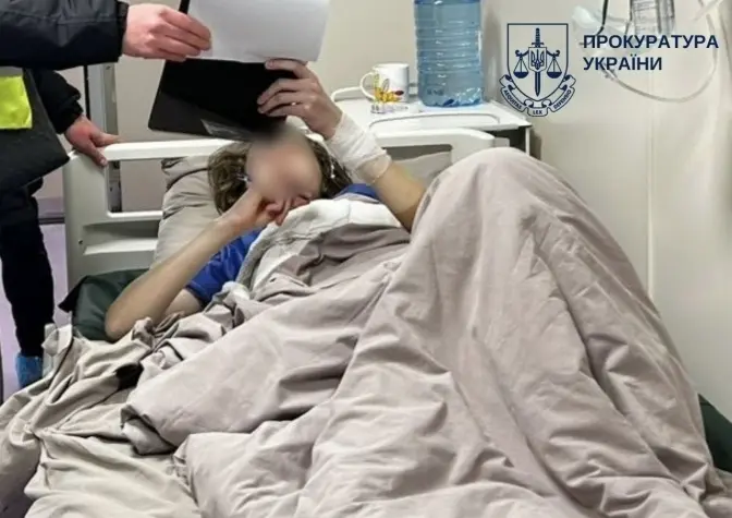 У Києві 14-річному підлітку, який напав на вчительку та однокласника у школі, обрали запобіжний захід
