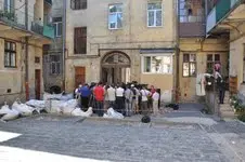 На подвір'ї вулиці Богомольця у Львові замостять плити та облаштують лавочки