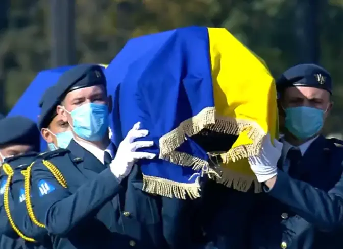 У Харкові прощаються із загиблими в авіакатастрофі Ан-26 курсантами. Відео