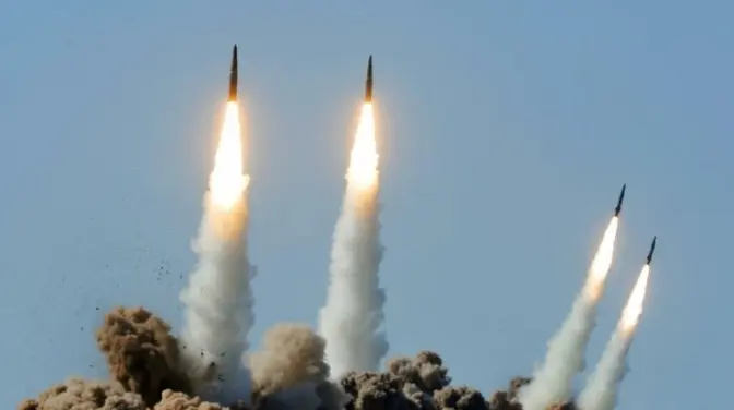 Росія завдала масованого ракетного удару по Україні. Куди летіли ракети