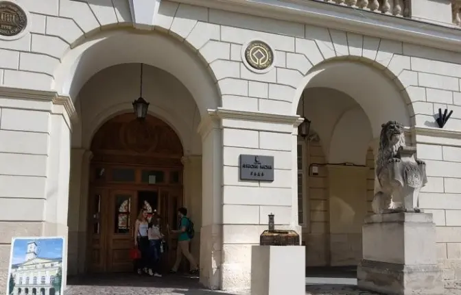 Незрячі львів’яни зможуть «побачити» ратушу на дотик