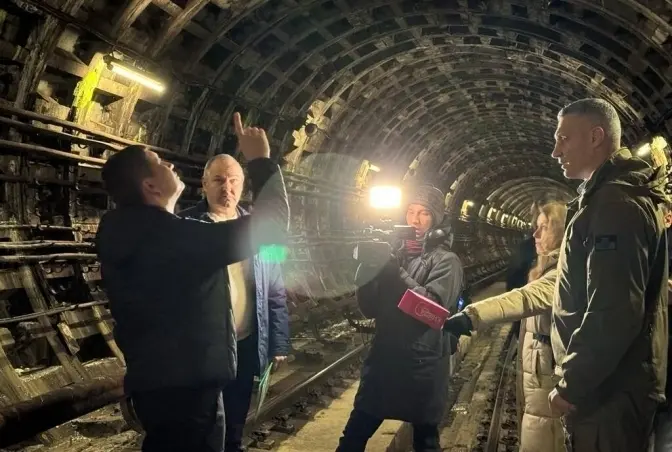 Станції і вестибюлі метро в Києві використовуватимуть як укриття