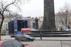 У Львові демонтують сцену Євромайдану