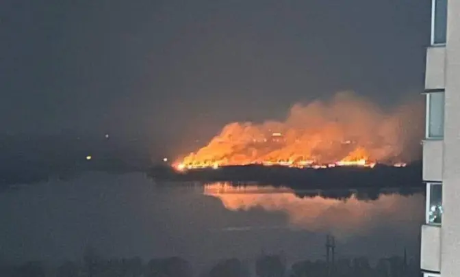 В Києві палає екопарк Осокорки