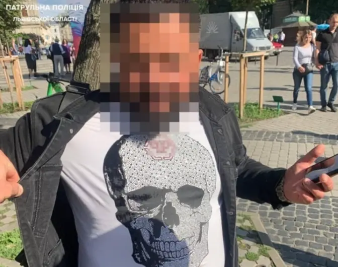 Патрульні затримали чоловіка, який стріляв в ресторані в центрі Львова