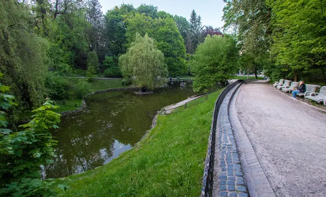35 львівських водойм надміру забруднені хімією та сміттям