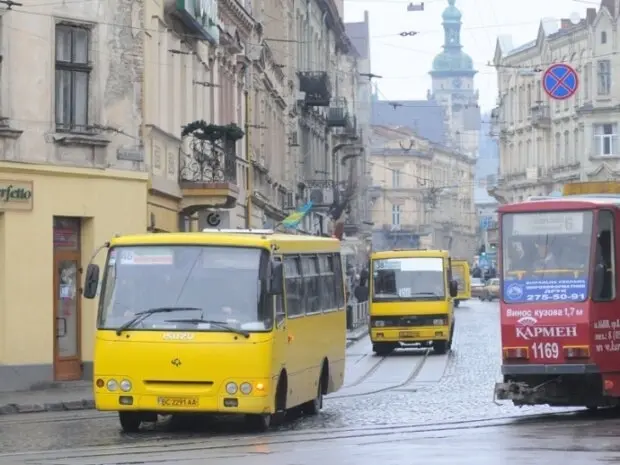 Чи справді на маршрути Львова стали випускати більше автобусів та електротранспорту