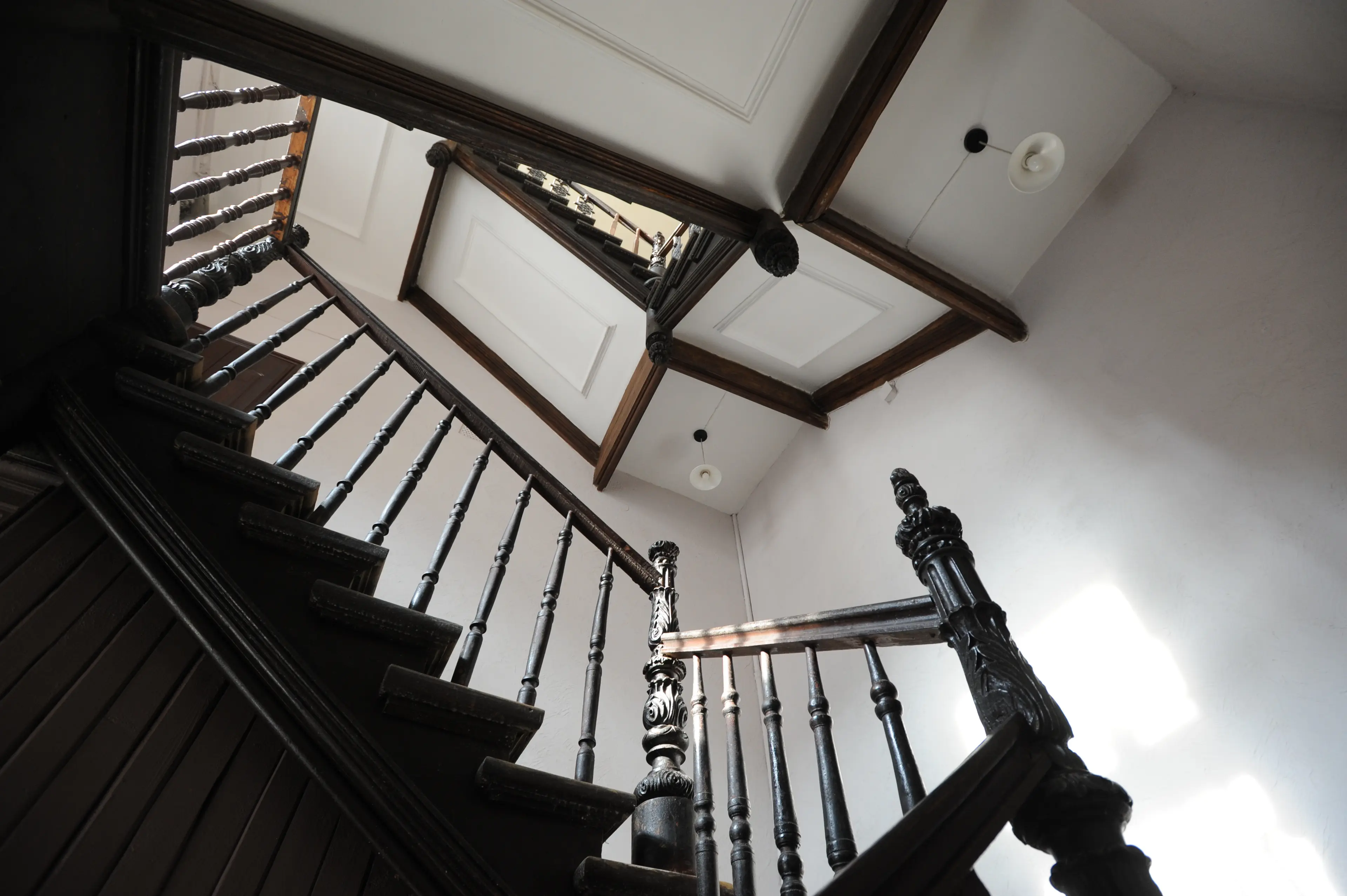 Бруд – це вибір. Дві історії львів'ян, які самотужки відновили під'їзди в історичних будинках