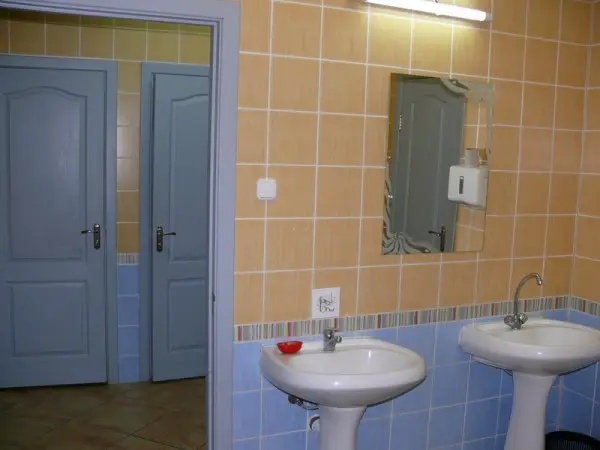 В українському уряді пропонують ввести податок на коридори та туалети