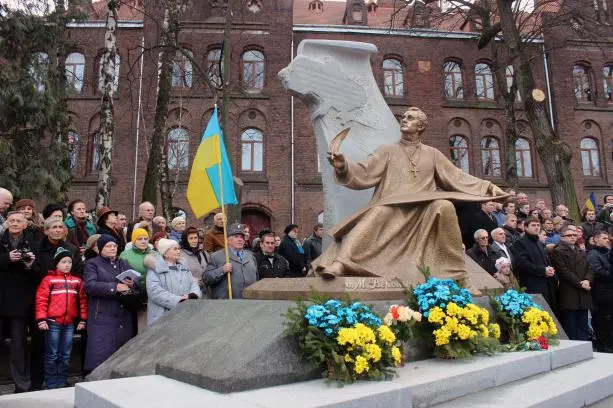 Фото дня у Львові: у місті відкрили пам'ятник авторові гімну України Михайлові Вербицькому