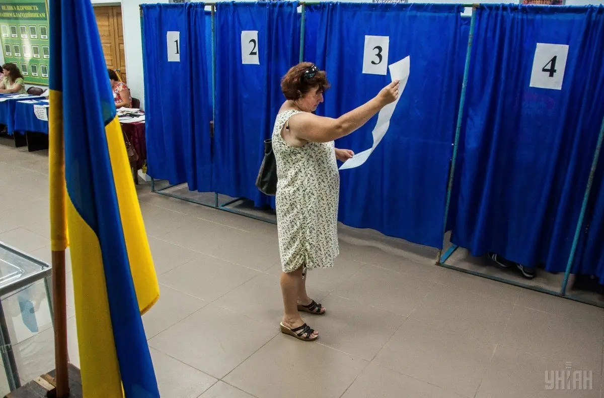 Проти ЗНО і за «детектор брехні». Що пропонують кандидати у 118-му окрузі