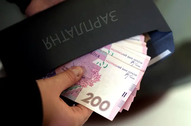 Скільки у Львові отримують вчителі, лікарі та медсестри