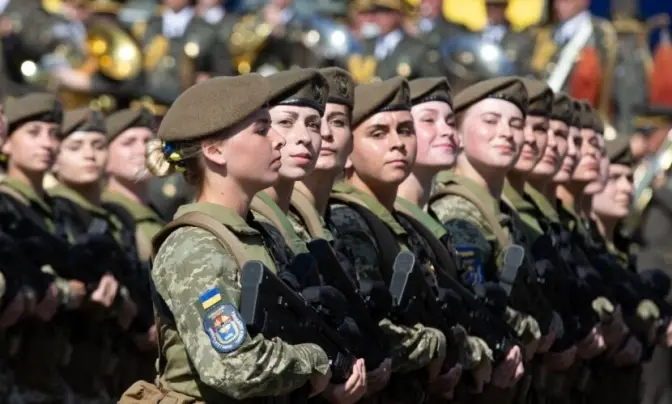 Міноборони спростить військовий облік жінок та обіцяє не штрафувати у цьому році