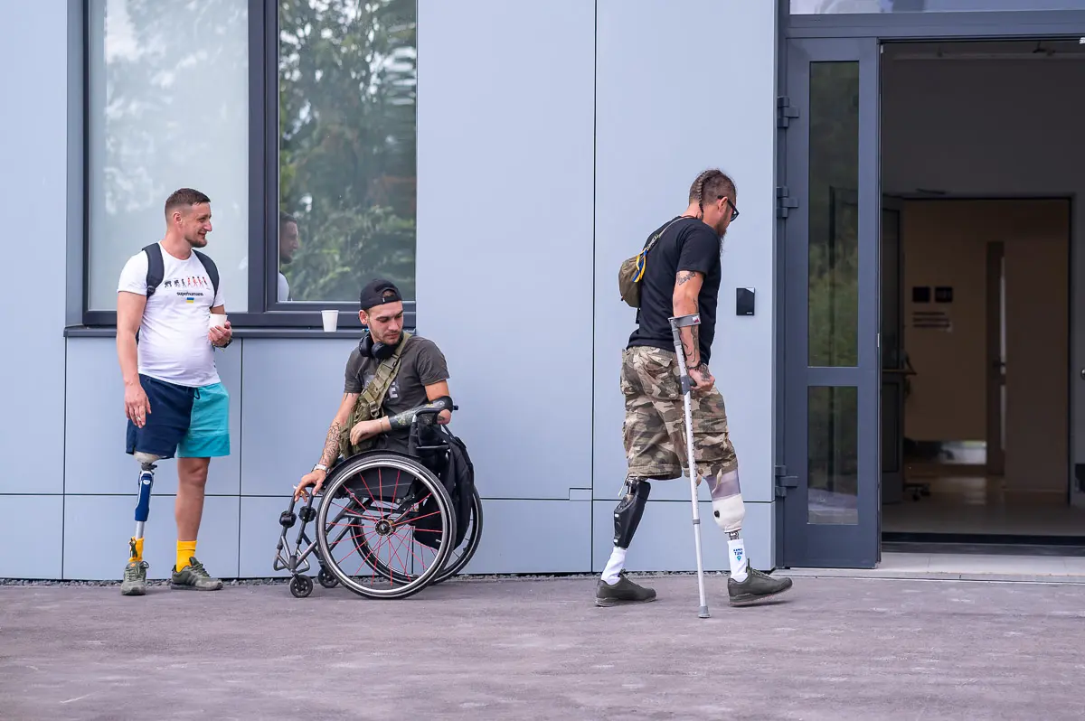 Як у Львові лікують і протезують супервоїнів та що відбувається у Ватикані. Підсумки доби