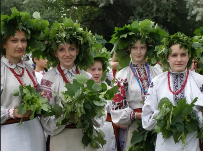 Львів’ян закликають під час Зелених свят не прикрашати домівки зламаним гіллям