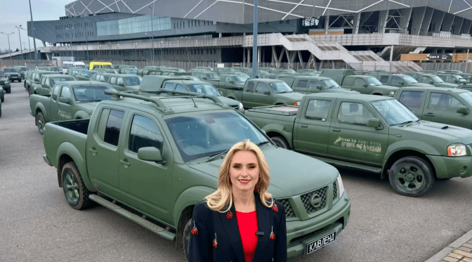 Співачка зі Львова Ірина Федишин придбала для ЗСУ сто автомобілів
